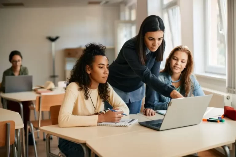 Um em Cada Três Professores de Escolas Públicas Não Tem Formação Adequada, Aponta Anuário Brasileiro da Educação Básica